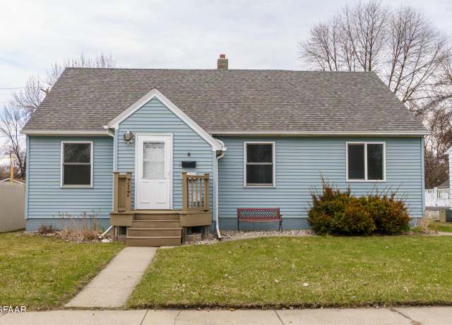Property at 717 19th St S, Grand Forks, ND 58201, 4 beds, 3 baths