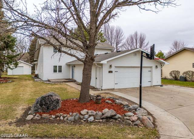 Property at 1512 Kuster Ct, Grand Forks, ND 58201, 4 beds, 3 baths