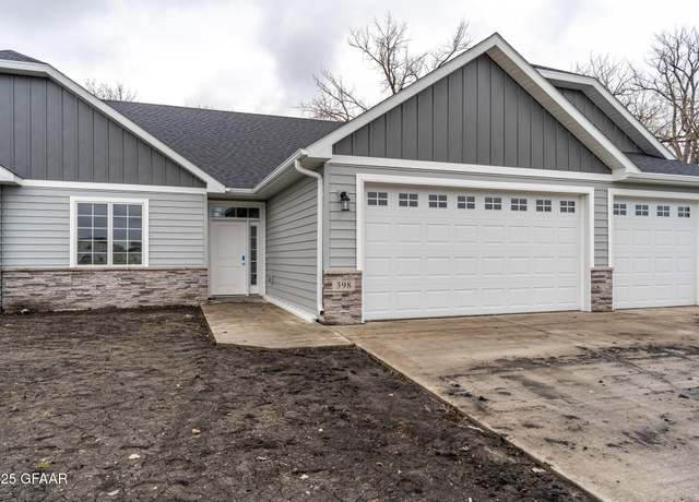 Property at 438 Cromwell Dr, Grand Forks, ND 58201, 2 beds, 2 baths
