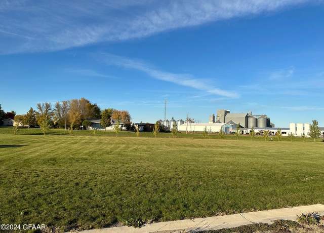 Property at 637 Parkway Ln E, Northwood, ND 58267
