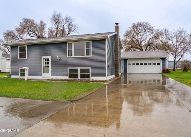 Property at 305 3rd Ave S, Crookston, MN 56716, 4 beds, 2 baths