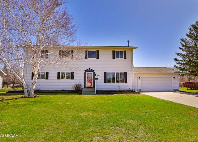 Property at 921 9th Ave SE, East Grand Forks, MN 56721, 7 beds, 5 baths