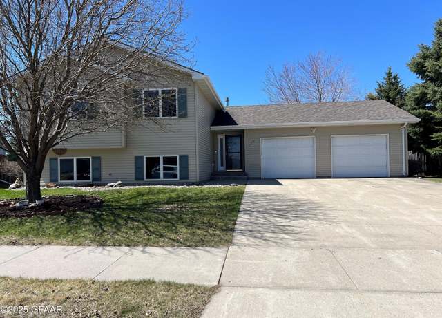 Property at 1300 40th ST St S, Grand Forks, ND 58201, 4 beds, 2 baths