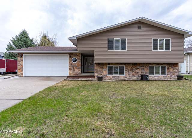 Property at 2411 W Fallcreek Ct, Grand Forks, ND 58201, 4 beds, 2 baths