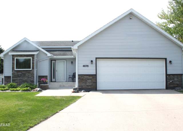 Property at 4698 Homestead Cir, Grand Forks, ND 58201, 5 beds, 3 baths