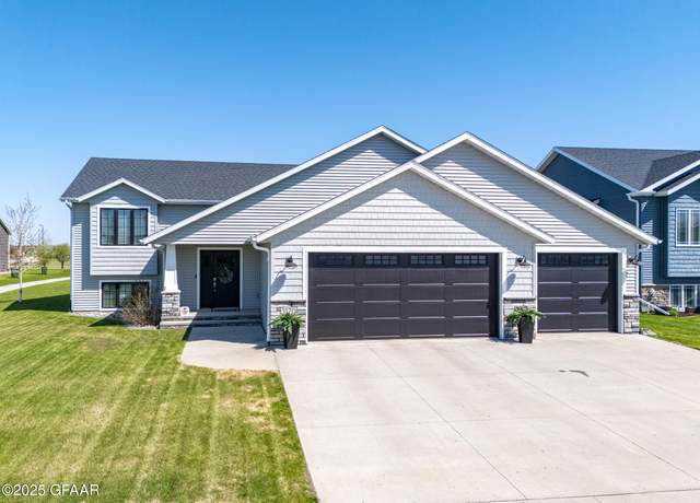 Property at 3170 44th Ave S, Grand Forks, ND 58201, 4 beds, 3 baths