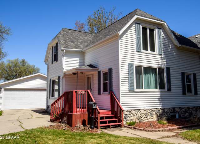 Property at 1724 5th Ave N, Grand Forks, ND 58203, 3 beds, 2 baths