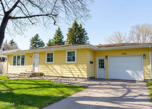 Property at 1116 20th St NW, East Grand Forks, MN 56721, 3 beds, 2 baths