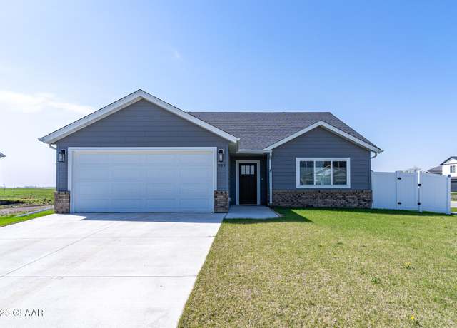 Property at 989 David Dr, Grand Forks, ND 58201, 3 beds, 2 baths