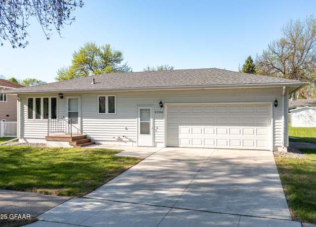 Property at 2206 Springbrook CT Ct, Grand Forks, ND 58201, 3 beds, 2 baths