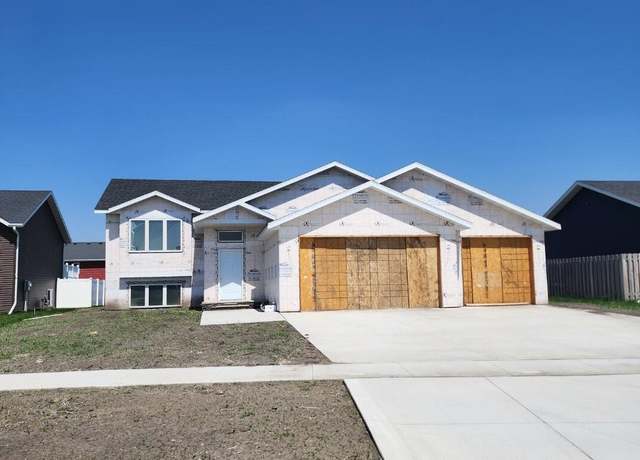 Property at 3128 44th Ave S, Grand Forks, ND 58201, 4 beds, 3 baths