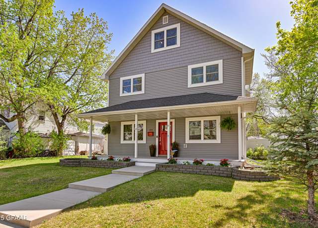 Property at 514 5th St S, Grand Forks, ND 58201, 4 beds, 2.5 baths