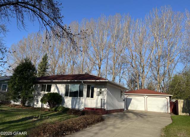 Property at 2308 22nd St S, Grand Forks, ND 58201, 4 beds, 2 baths