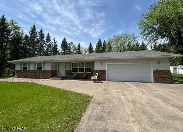 Property at 863 7th Ave NE, Thompson, ND 58278, 3 beds, 2.5 baths