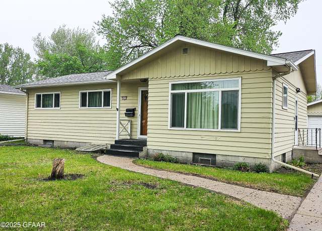 Property at 1611 S 17th St, Grand Forks, ND 58201, 4 beds, 2 baths
