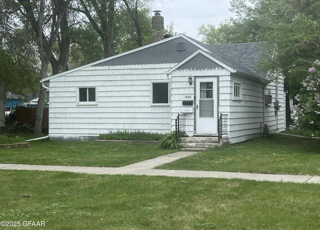 Property at 1006 Oak St, Grand Forks, ND 58201, 2 beds, 1 bath