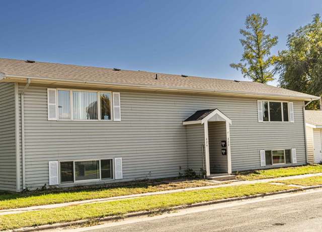Property at 622/624 3rd Ave NW, East Grand Forks, MN 56721, 6 beds, 4 baths