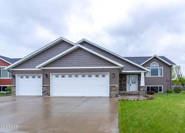 Property at 3901 Diamond Dr, Grand Forks, ND 58201, 5 beds, 3 baths