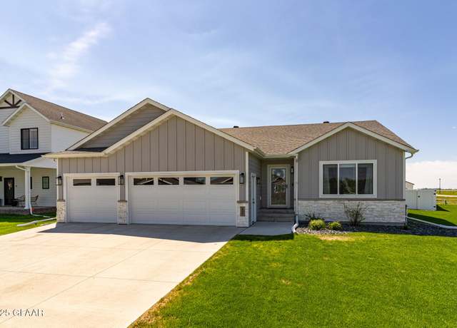 Property at 499 Plymouth Ln, Grand Forks, ND 58201, 4 beds, 3 baths