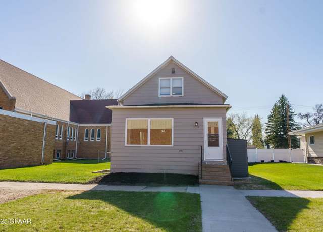 Property at 312 Booth Ave, Larimore, ND 58251, 3 beds, 1.5 baths