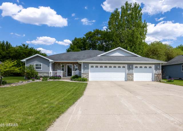 Property at 931 6th Ave SE, East Grand Forks, MN 56721, 3 beds, 3 baths