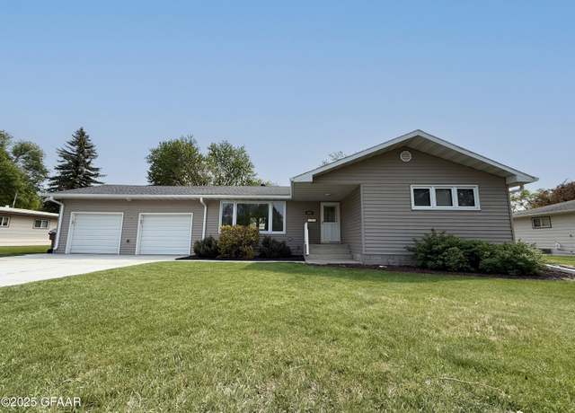 Property at 623 Washington Ave, Larimore, ND 58251, 4 beds, 1 bath