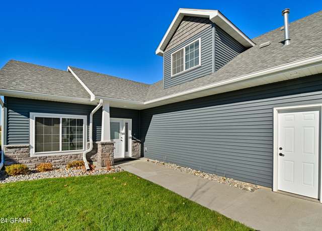 Property at 4436 Edgewood Ln, Grand Forks, ND 58201, 3 beds, 3 baths