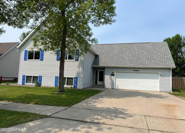 Property at 433 Burdick CT Ct, Grand Forks, ND 58203, 4 beds, 2 baths