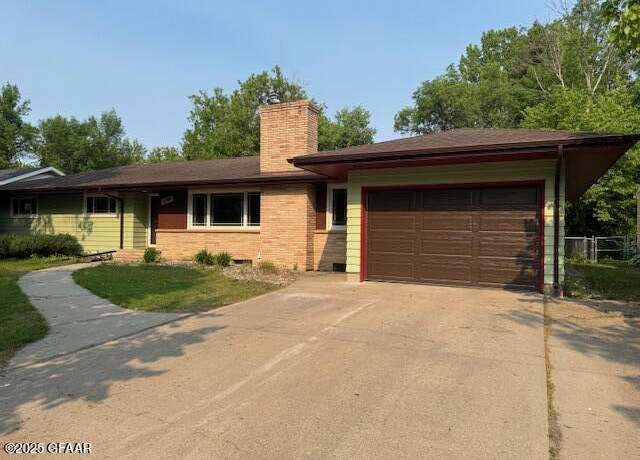 Property at 2709 Chestnut St, Grand Forks, ND 58201, 4 beds, 2.5 baths