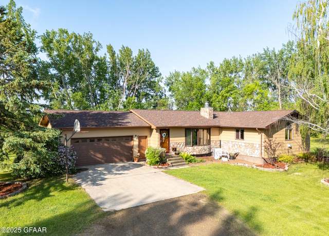 Property at 1831 7th Ave Ave NE, Thompson, ND 58278, 3 beds, 3 baths