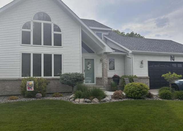 Property at 3584 Prairie Dr, Grand Forks, ND 58201, 5 beds, 3.5 baths
