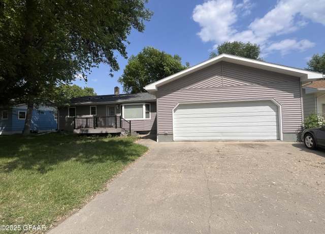 Property at 210 Park Ave N, Park River, ND 58270, 2 beds, 2 baths