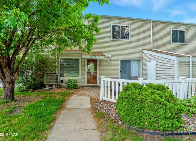 Property at 2518 26th Ave S, Grand Forks, ND 58201, 2 beds, 1.5 baths