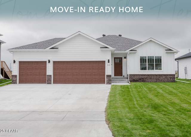 Property at 414 Hummel Ct, Grand Forks, ND 58201, 4 beds, 3 baths