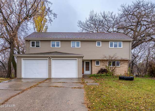 Property at 605 Summit Avenue North, Crookston, MN 56716, 5 beds, 3.5 baths
