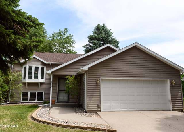 Property at 3110 Royal DR Dr, Grand Forks, ND 58201, 5 beds, 2 baths