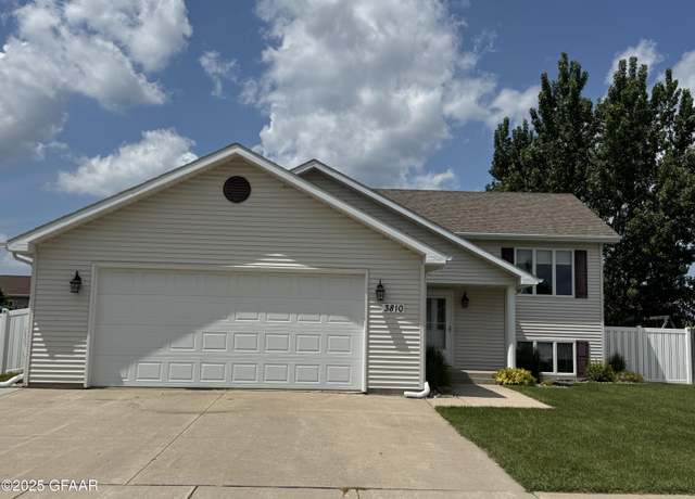 Property at 3810 Pendleton Dr, Grand Forks, ND 58201, 4 beds, 3 baths