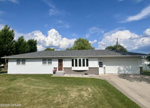 Property at 519 Lewis Ave, Larimore, ND 58251, 3 beds, 2.5 baths