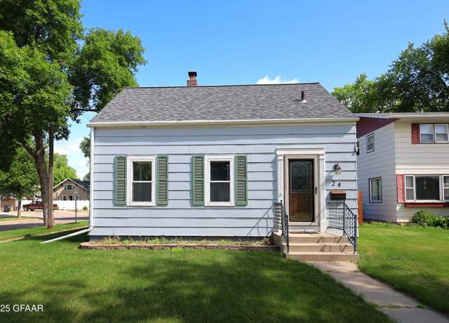 Property at 24 Seward Ave, Grand Forks, ND 58203, 3 beds, 1 bath