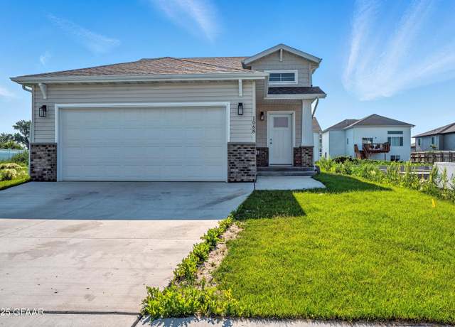 Property at 1068 David Dr, Grand Forks, ND 58201, 3 beds, 15.5 baths
