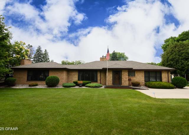 Property at 1720 Belmont Rd, Grand Forks, ND 58201, 3 beds, 4 baths