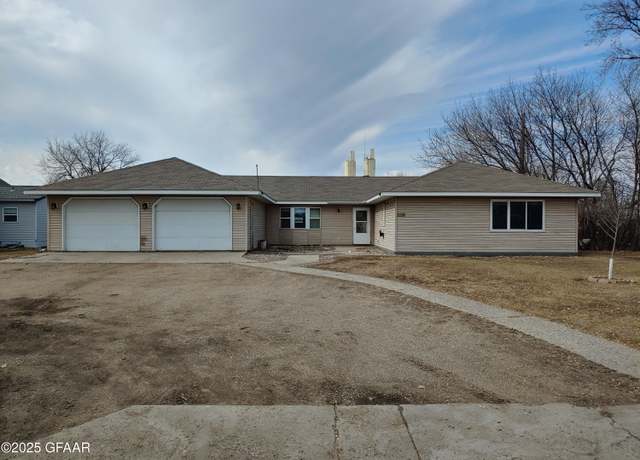 Property at 1518 S Front St, Crookston, MN 56716, 4 beds, 3 baths