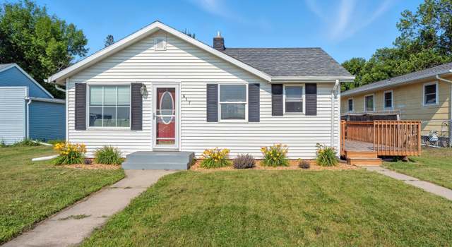 Photo of 617 5th Ave NE, East Grand Forks, MN 56721
