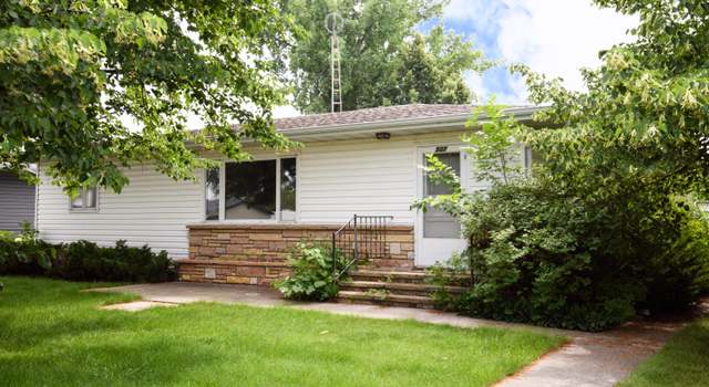 Photo of 507 11th St, Walhalla, ND 58282