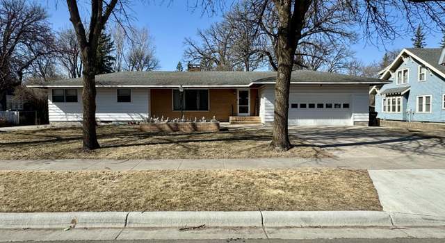 Photo of 657 4th St, Warren, MN 56762