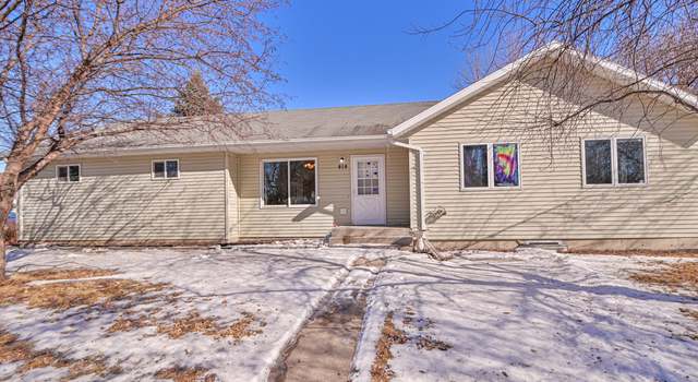 Photo of 414 Burdick Ct, Grand Forks, ND 58203