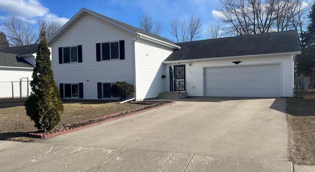 Photo of 418 Burdick Ct, Grand Forks, ND 58203