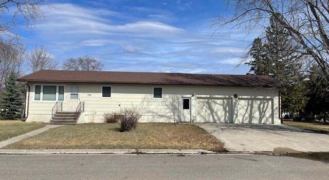 Photo of 704 Harris Ave S, Park River, ND 58270