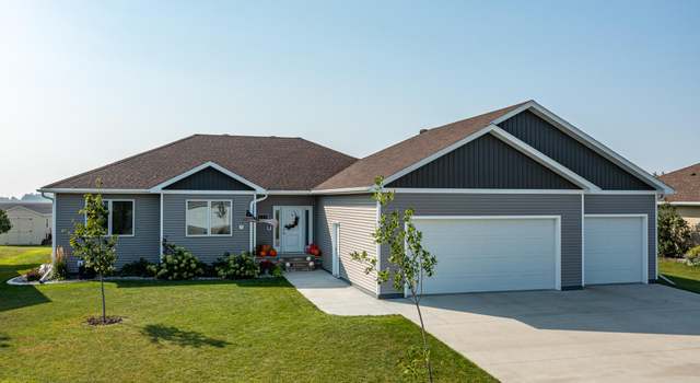 Photo of 834 Greenway Boulevard Blvd SE, East Grand Forks, MN 56721