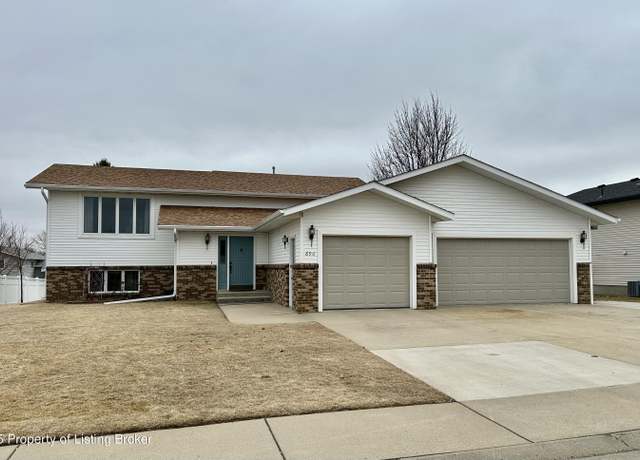 Property at 896 19th St E, Dickinson, ND 58601, 4 beds, 3.5 baths